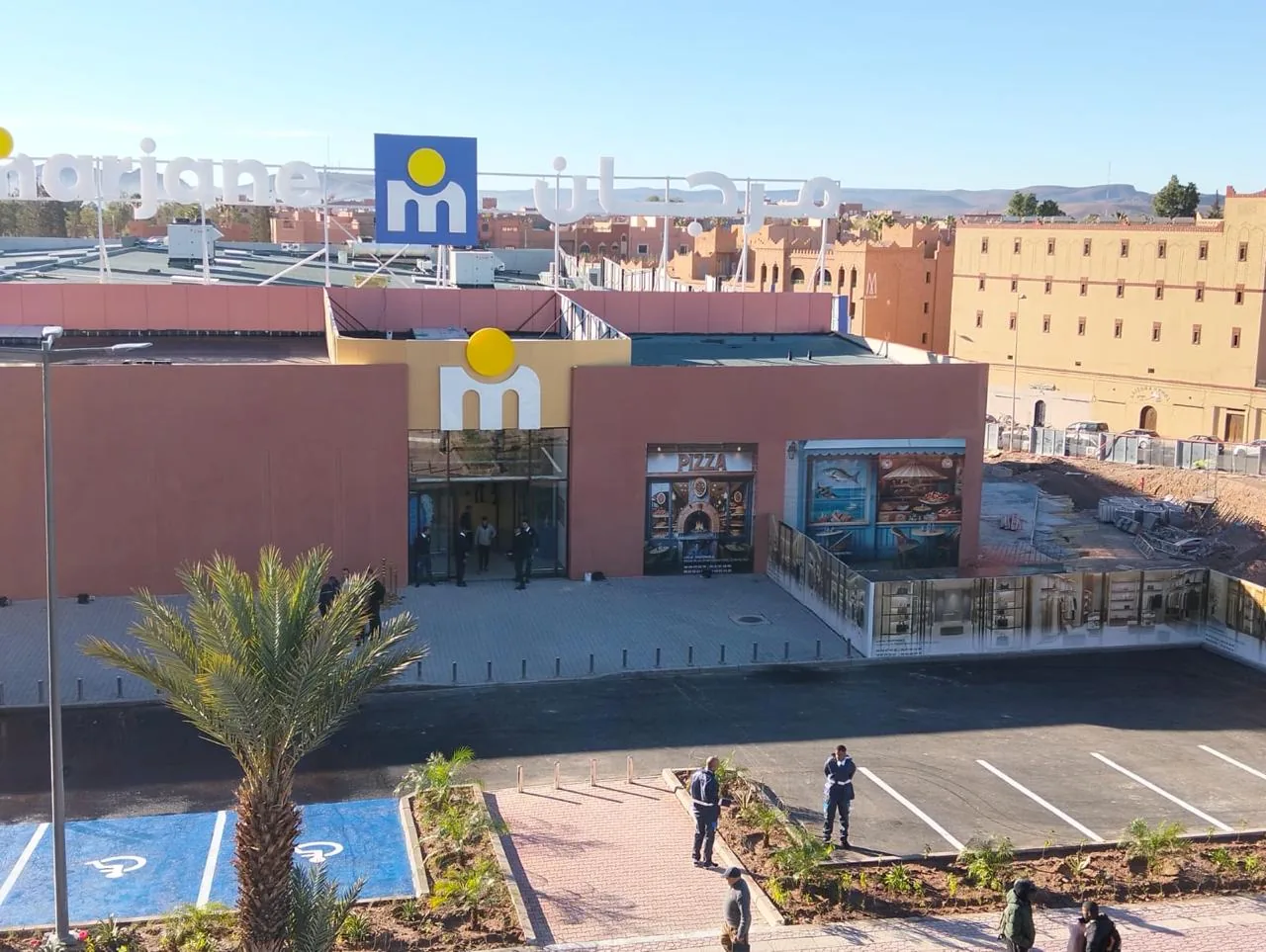 Centre commercial Marjane et station-service — Ouarzazate — vue 4